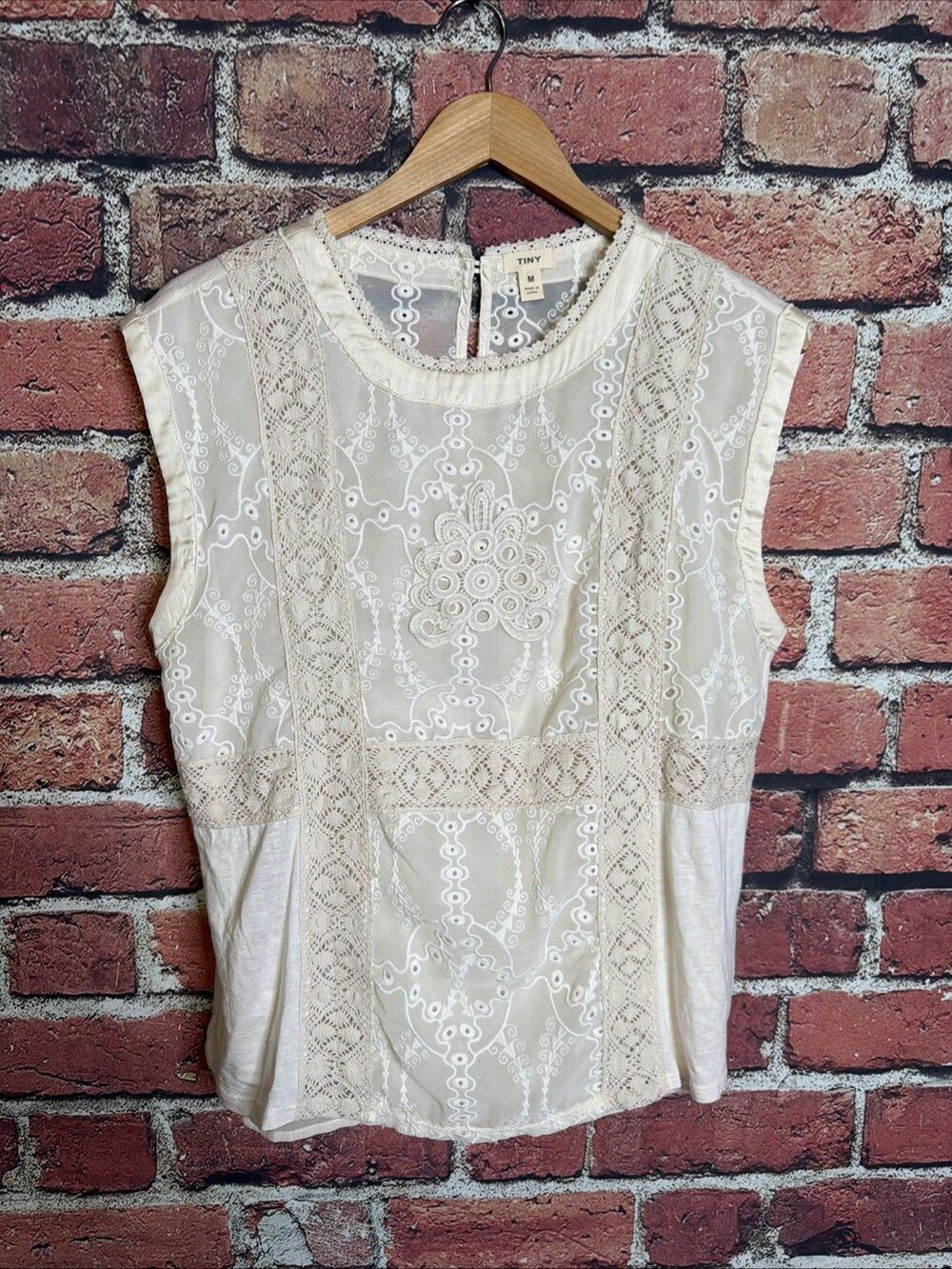 Tiny by Anthropologie Ivory Cream Lace Embroidered Sleeveless Top Womens Size S